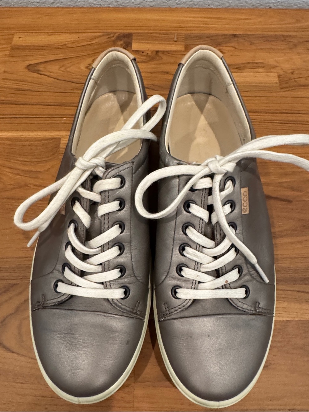Ecco Women’s Metallic Gray Leather Lace-Up Sneakers